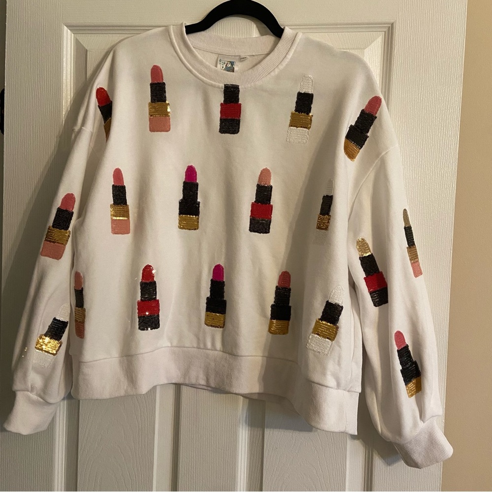 Queen of Sparkles lipstick pullover